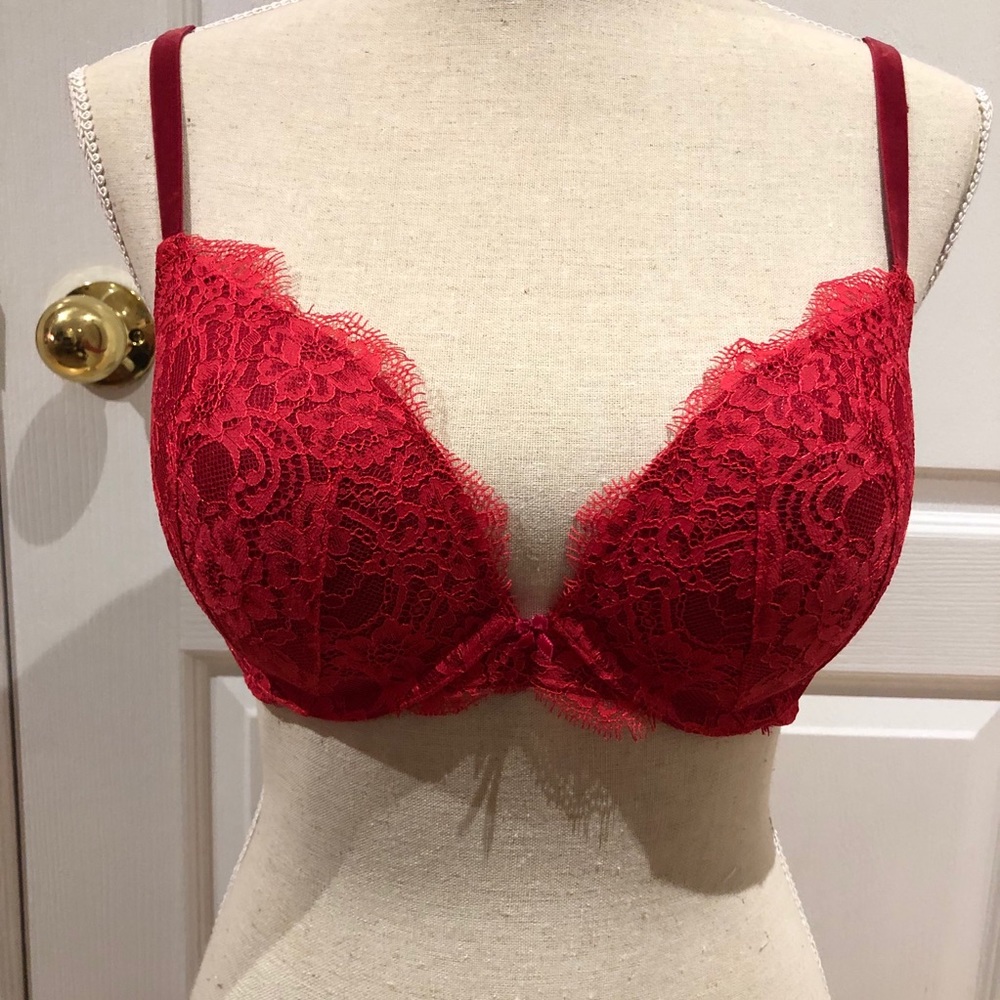 Sexy Red Lace Victoria’s Secret Push Up Bra❤️